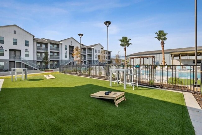 Building Photo - 945 Blakey Ln Unit 06305 Rental