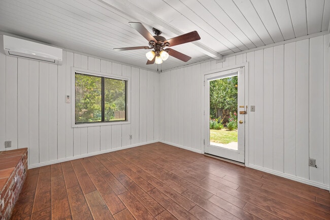 Photo - 2830 Scandia Way Unidad Garden Cottage