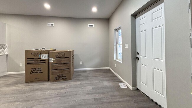 Photo - Modern 3 Bed / 1 Bath Rental