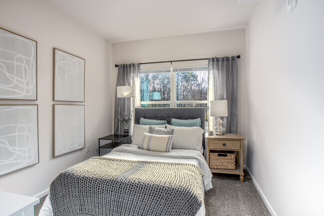 2BR, 2BA - 900SF