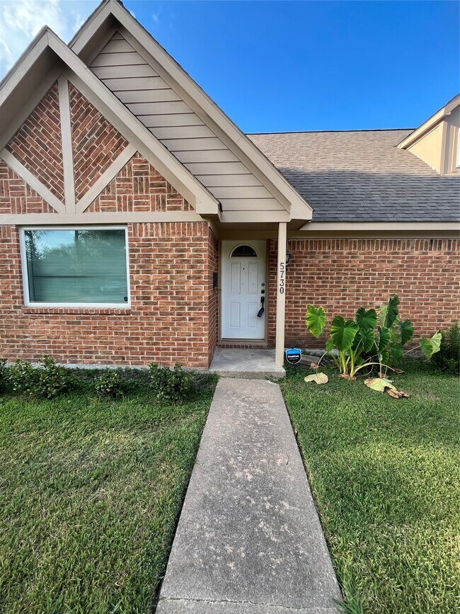 Photo - 5730 Cartagena St