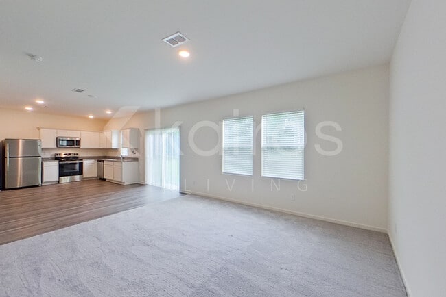 Photo - 638 Muster Fld Ct