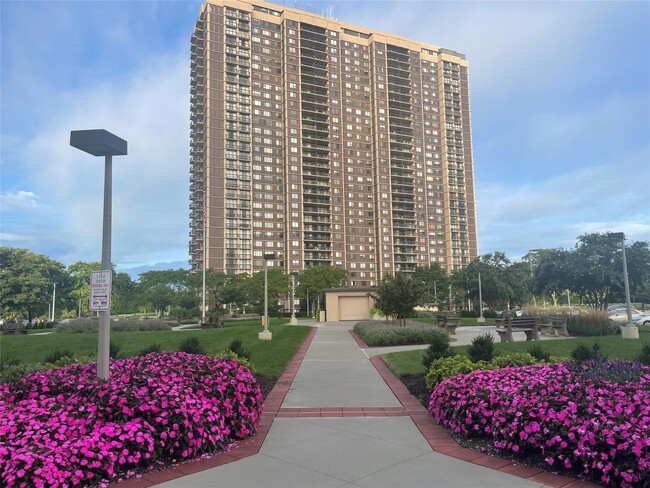 Building Photo - 27110 Grand Central Pkwy Unit 33D Rental