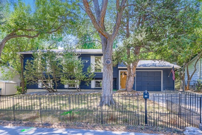 Building Photo - Recently Remodeled 4BD, 3BA Louisville Home