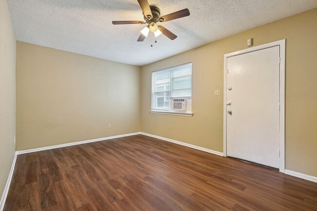 Photo - 521-527 Wagner St Unidad 523