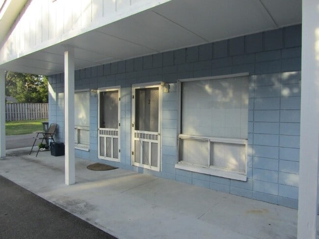 2008 Hillside Dr S
