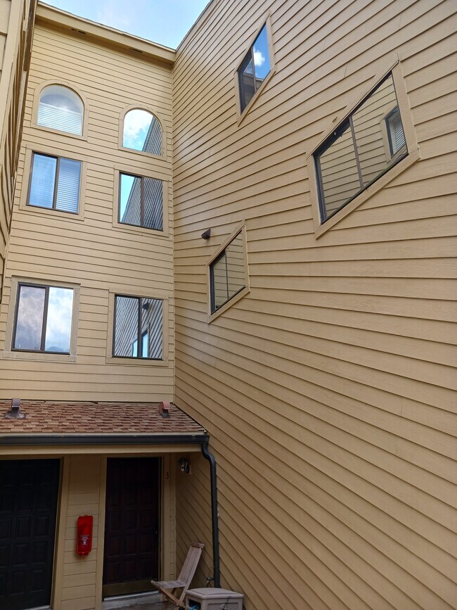 Photo - 441 N Harbor City Blvd Unidad D-3 (A)