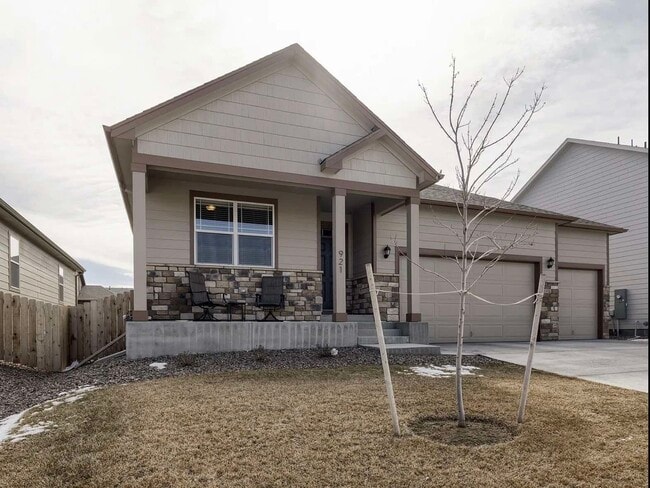 Photo - 921 Charlton Dr