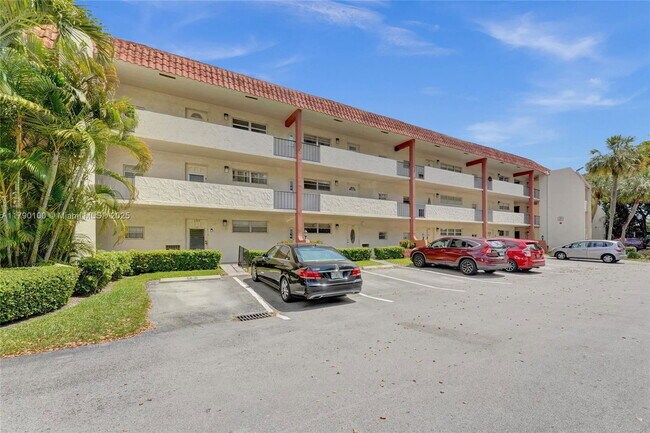 Building Photo - 830 S Hollybrook Dr Unit 310