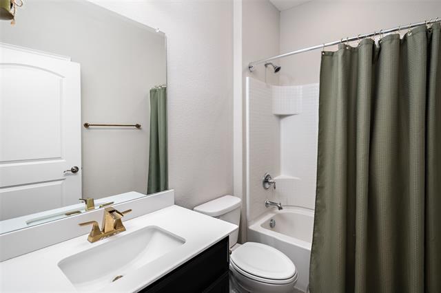 Photo - 2401 Olivia Ln