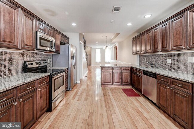 Photo - 2103 E Madison St