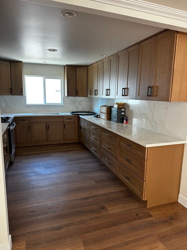 Kitchen - 349 W Lomita Ave