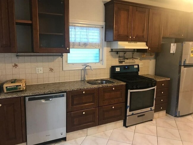 Photo - 11 W 14th St