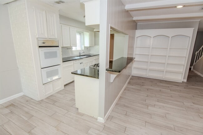 Photo - 1027 Montour Dr