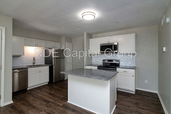 Building Photo - 8045 W Elizabeth Ln Unit 222