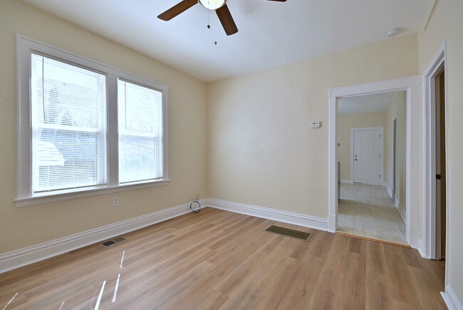 Photo - 8602 S Muskegon Ave Unidad 1R