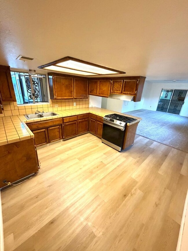 Building Photo - Charming 4 bedrooms single family home in Delano - Schedule your tour now!