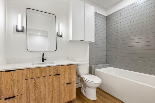 Photo - 949 SE 10th St