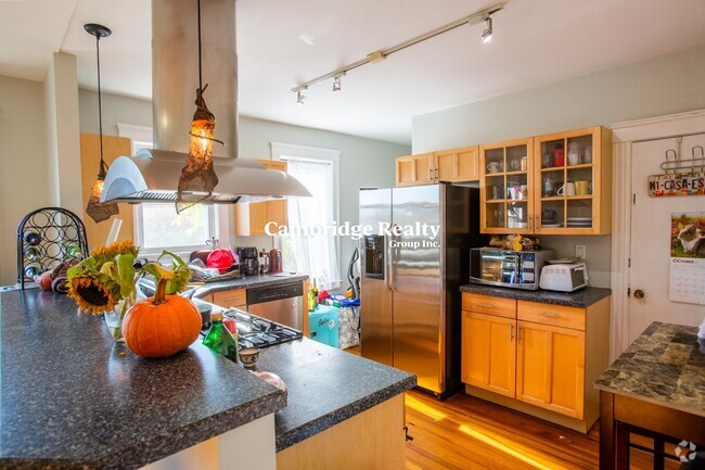 Building Photo - 8 Belmont St Unit 1 Rental