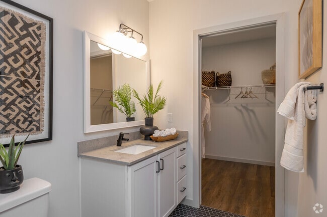 Figueredo - Bath - 1BR, 1BA - 644SF