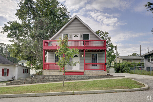 Building Photo - 325 W 15th St Rental