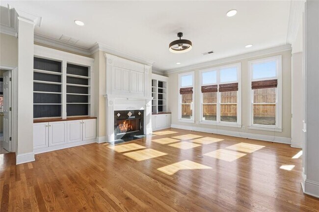 Photo - 250 Fieldsborn Ct NE