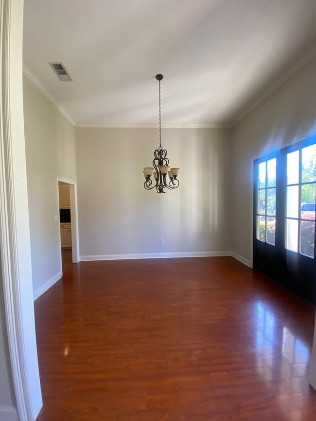 Photo - 314 Romar Pl