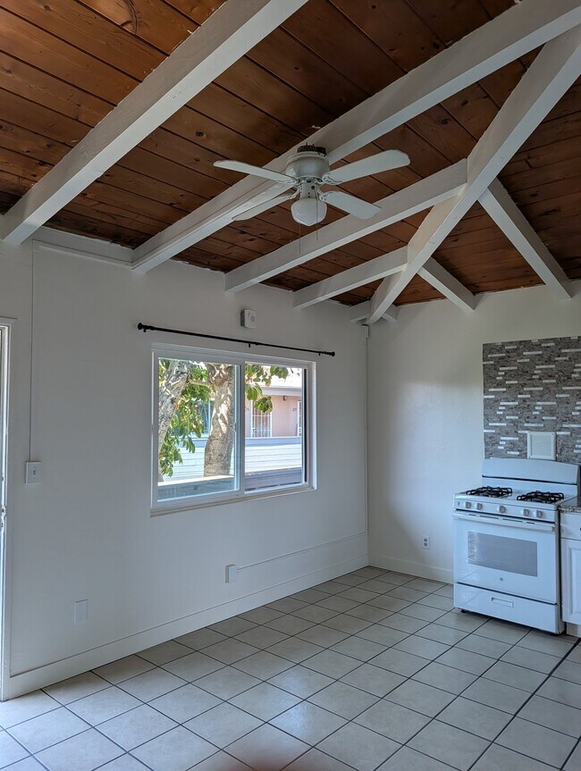 7002 Linda Vista Rd Unit 17