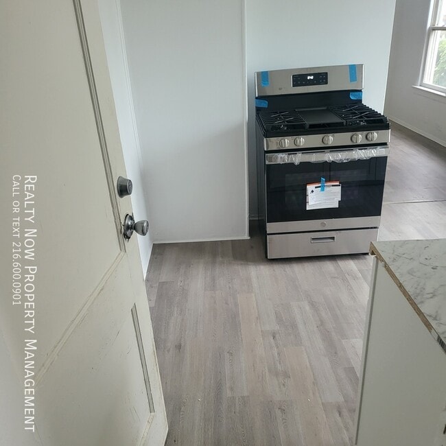 Building Photo - 845 Royal Rd Unit 1