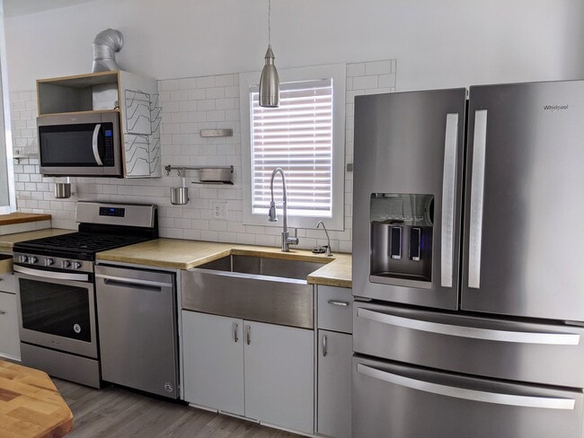 Photo - 743 Burke Ave NE