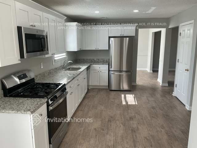 Photo - 685 Meadows Ln