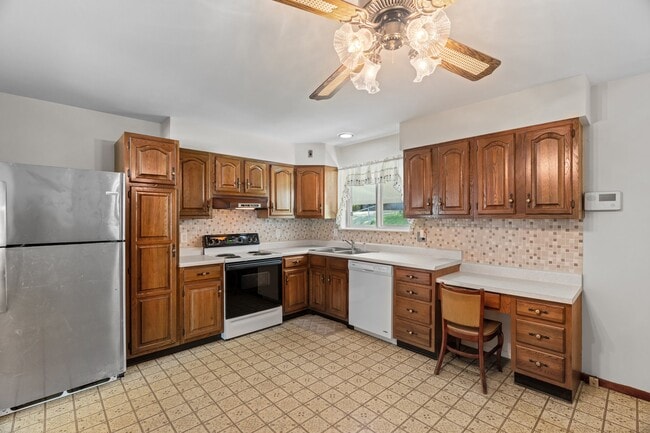 Photo - 6138 Emerald Ave