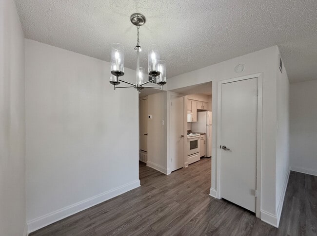 1 bedroom dining room