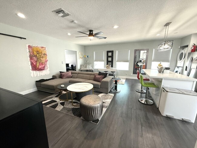 Photo - 615 SW 9th St