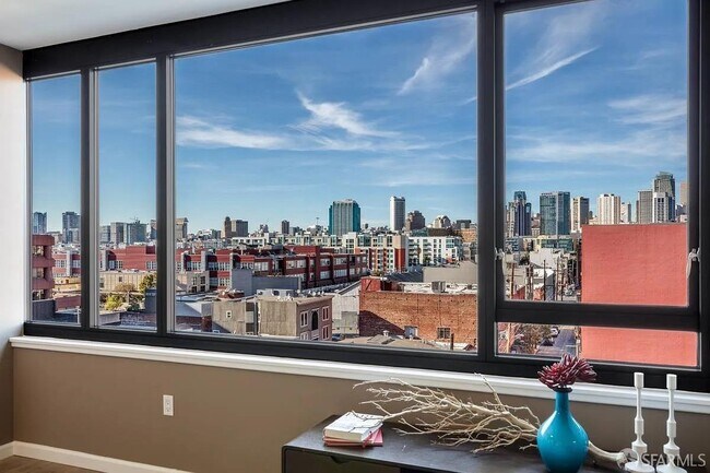 Photo - 250 King St Rental