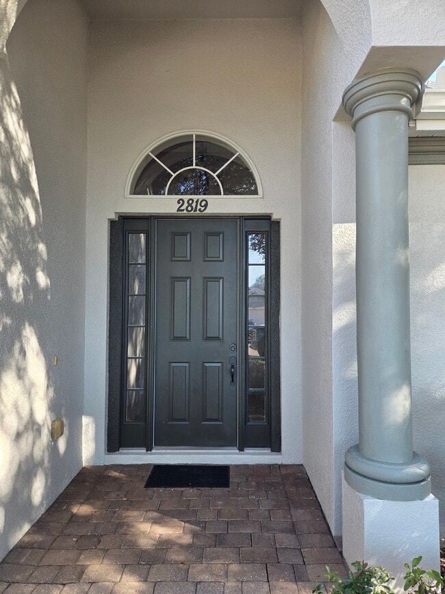 Photo - 2819 Roseglen Way