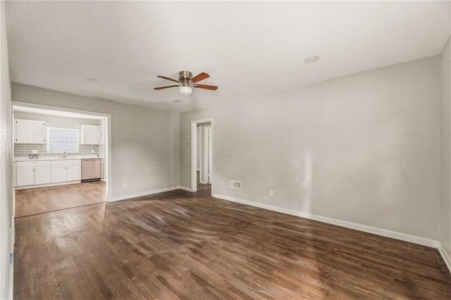 Photo - 2300 E 55th St