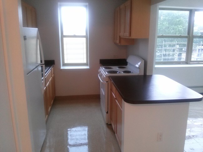 Photo - 700 Rosewood St