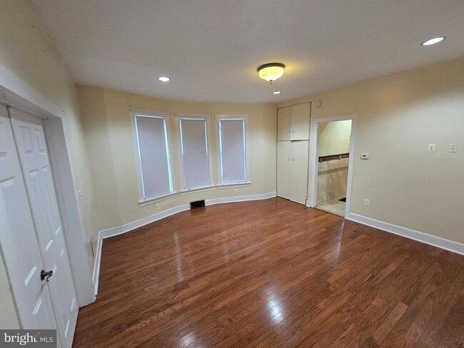 Photo - 147 W Douglass St