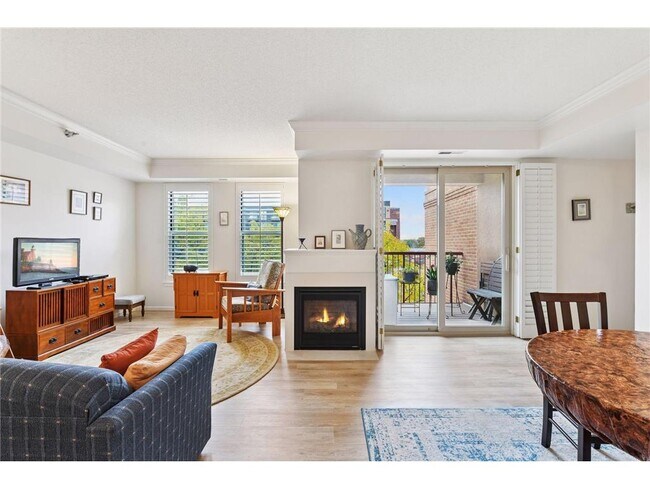 Building Photo - 675 N 1st St Unit 402