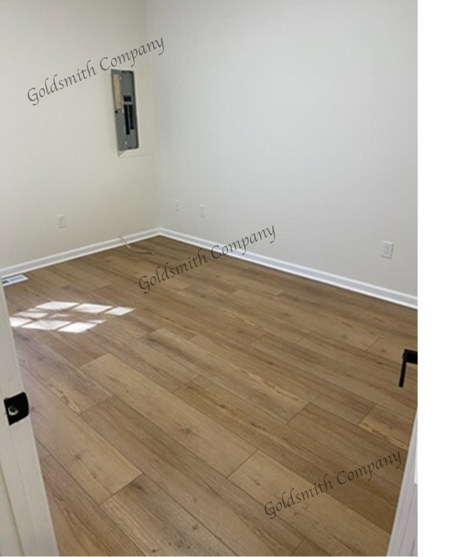 Photo - 211A Hillandale Rd