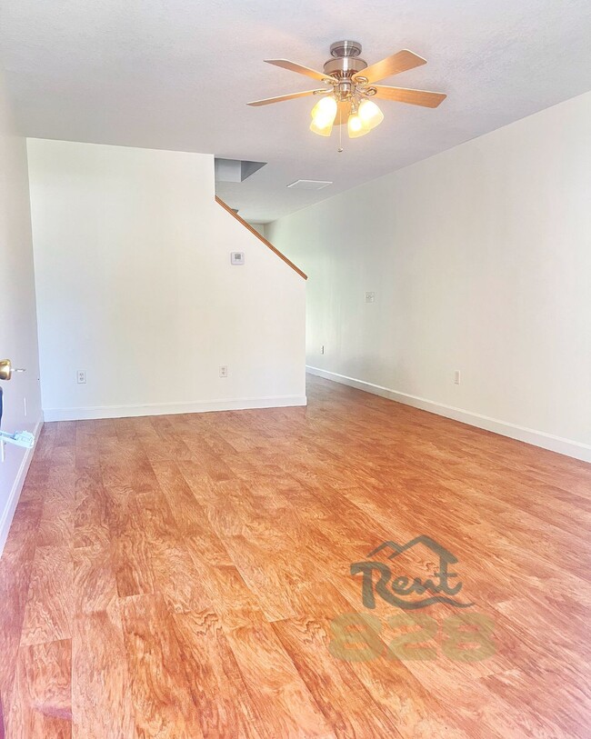 25 Meredith Dr