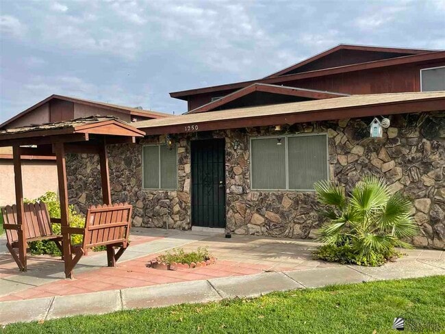 Photo - 1250 W 20th Pl Rental