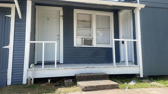 Building Photo - 527 W 8th St Rental