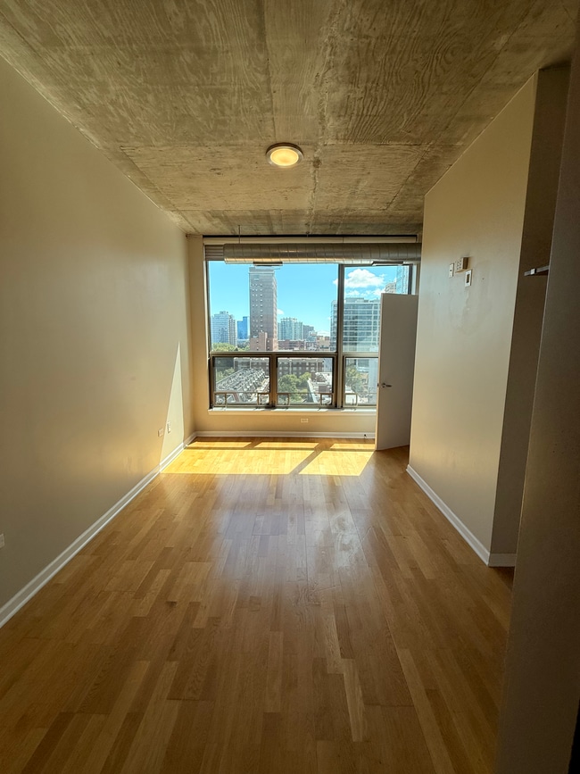 Building Photo - 125 E 13th St Unit 811 Rental