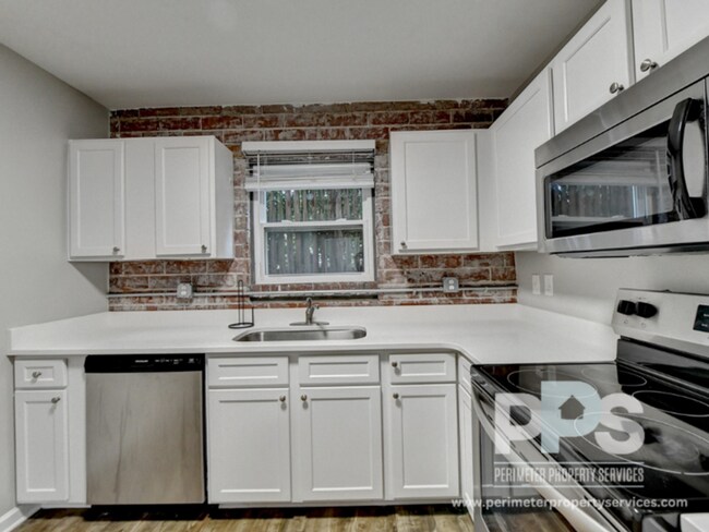 Photo - 221 Lampkin St NE