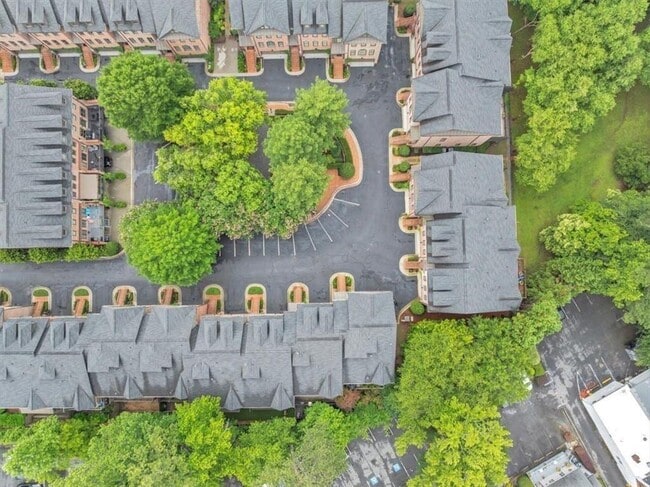 Photo - 4222 Rickenbacker Dr NE