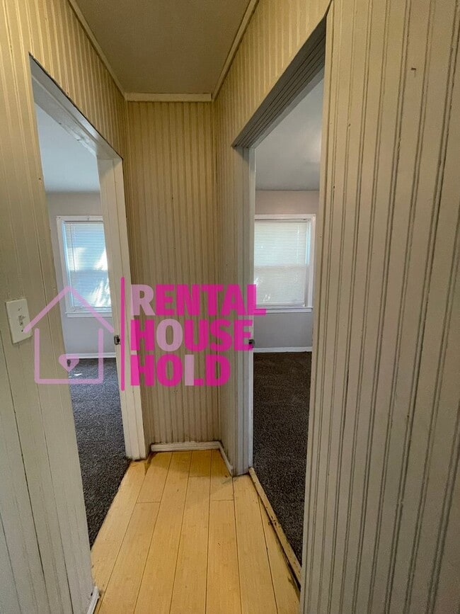 Photo - Stunning 3-Bedroom 1-Bath Bunglaow Located...