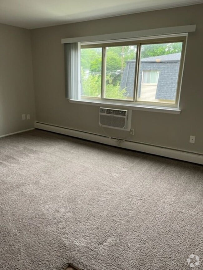 Building Photo - 1 bedroom/1 bathroom Near Downtown Rochester! Unit 837-202 Rental