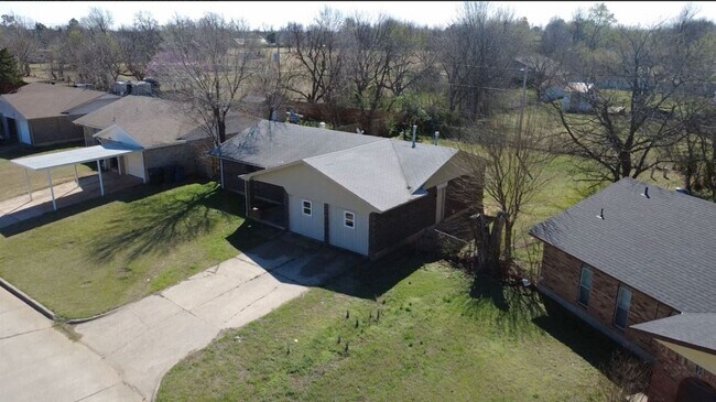 Photo - Charming 5 Bedroom House